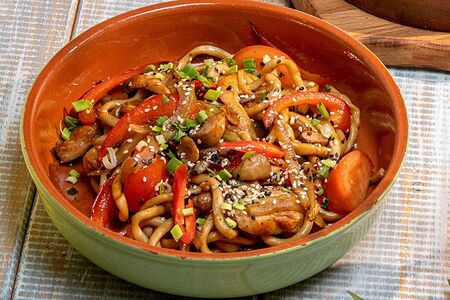 Жареный лагман с цыплёнком