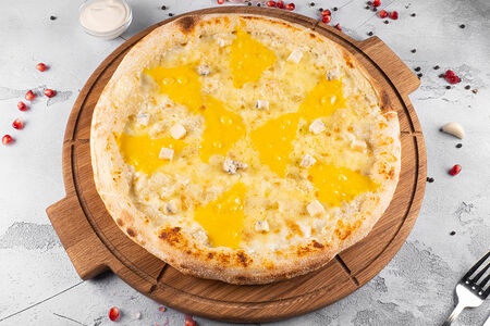 Пицца Четыре сыра сырная