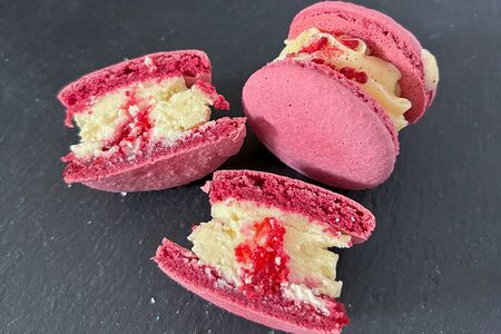 Макарон Ваниль-клубника