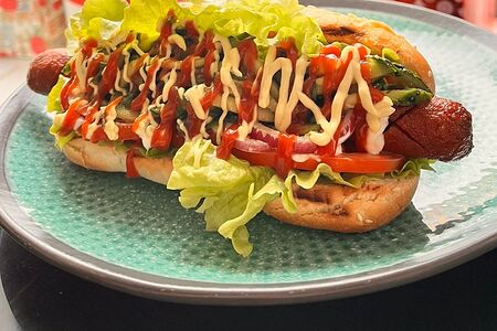 Хот-дог Острый с говяжьей сосиской