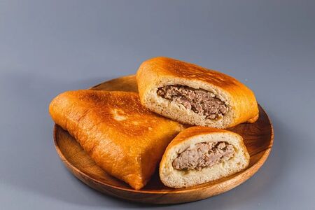 Два жареных беляша с мясом