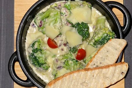 Брокколи в сливочном соусе