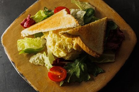 Скрэмбл с тостом