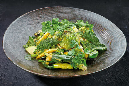 Большой зеленый салат