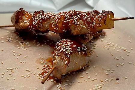 Курица с ананасами на шпажках