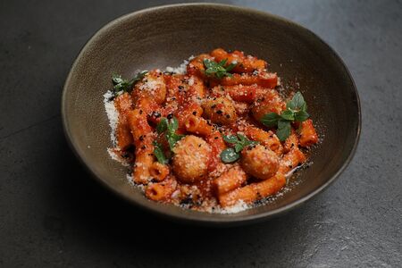 Маккерони Фрикадельки и томаты