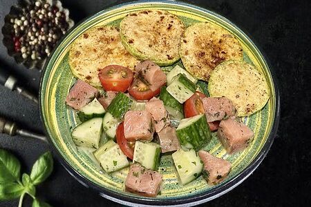 С тунцом слабой соли и цукини гриль