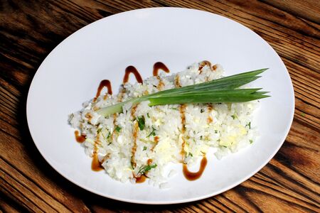 Жареный рис с яйцом