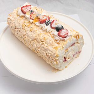 Меренговый рулет ягодный