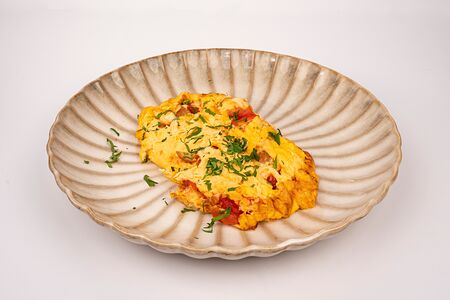 Омлет с томатами и сыром