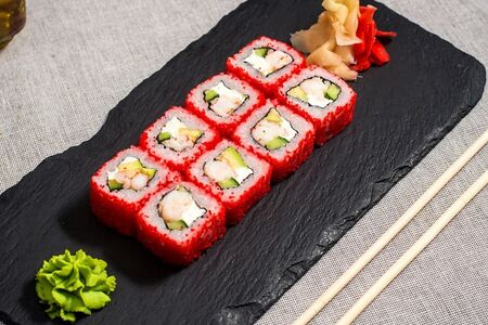 Ролл Калифорния с крабом