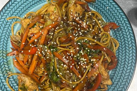 Лапша с курицей с овощами