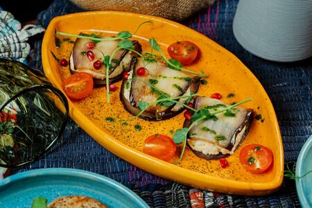 Язычки из баклажанов с домашним сыром, чесноком и томатами черри