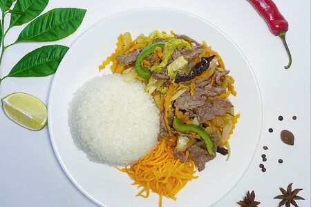 Ком Бо Сао - Рис с говядиной и овощами 