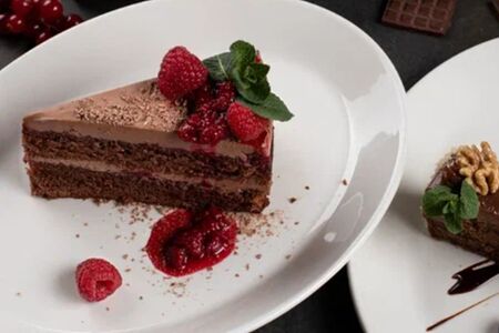 Шоколадно-малиновый торт