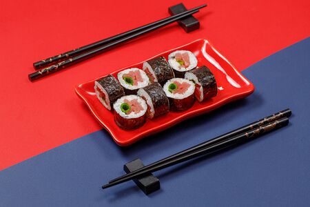 Маки с тунцом