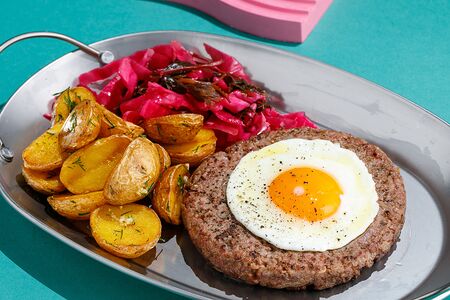 Бифштекс с беби-картофелем