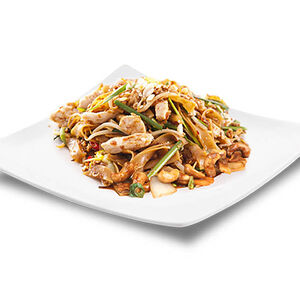 Рисовая лапша с курицей и кешью