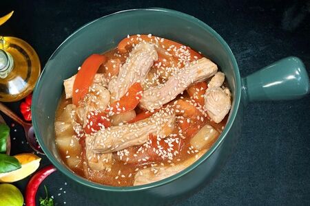 Свинина, томленная с ананасами с рисом 