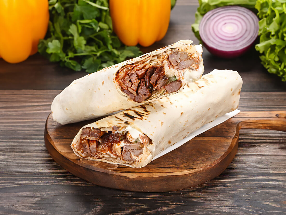 Аппетитная шаурма на углях