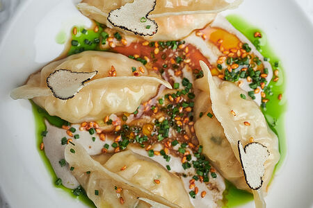 Жареные гедза с крабом и трюфелем