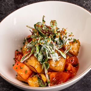 Тёплый салат из хрустящих баклажанов с томатами