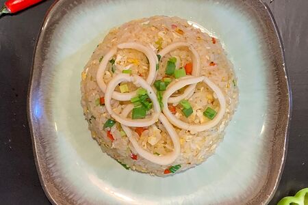 Жареный рис с кальмаром