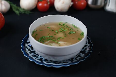 Пельмени с бульоном
