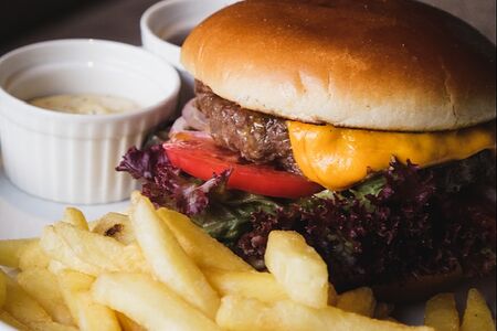 Мини-биф бургер с картофелем фри