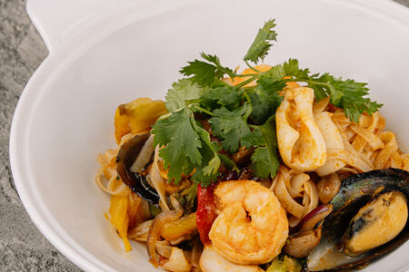 Лапша широкая с морепродуктами