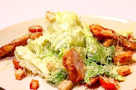 Салат Цезарь с курицей