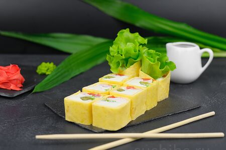 Ролл Мексика с копченым лососем