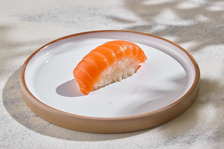 Нигири с лососем