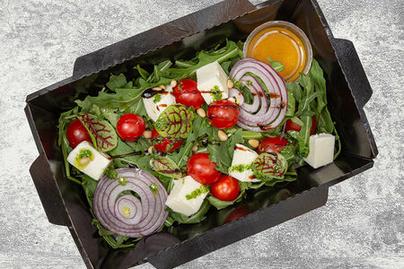 Салат Руккола, томаты Черри, сыр Моцарелла