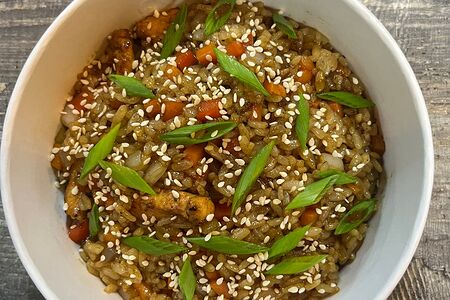 Тяхан с курицей и овощами