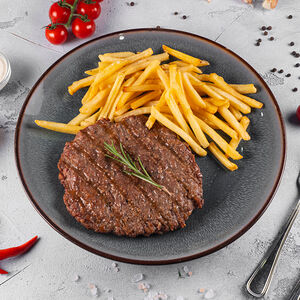 Плескавица с картофелем фри