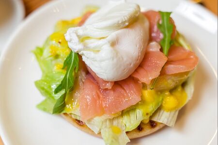 Яйцо Бенедикт с лососем