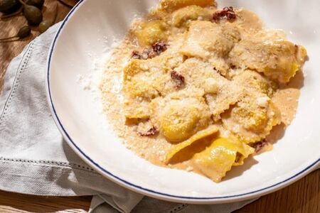 Равиоли с цыпленком и грибами в сливочном соусе