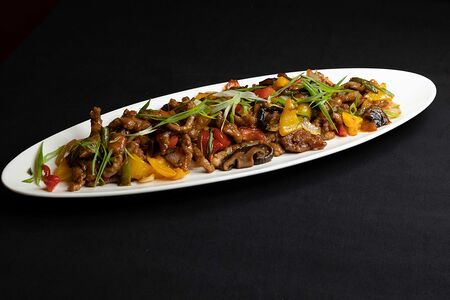 Свинина с овощами и грибами шитаке