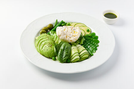 Зеленый салат с моцареллой