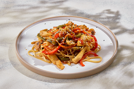 Удон с курицей терияки