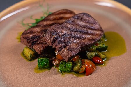 Телячий язык гриль с овощным соте