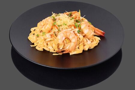 Удон сливочный с креветками в соусе том ям