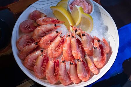 Креветки магаданские с соусом Касеро