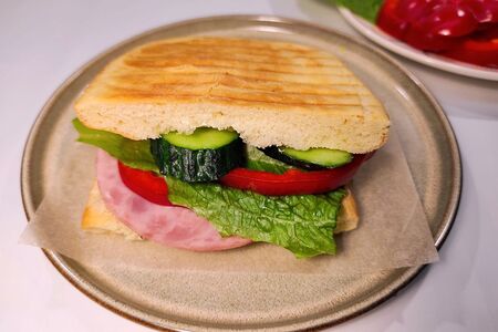 Панини с фермерской ветчиной