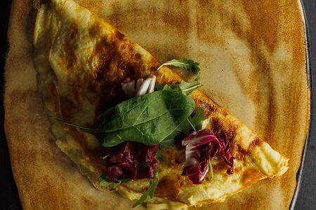 Омлет с сыром и томатами