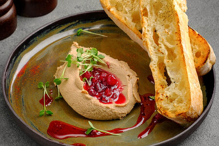 Паштет из куриной печени с тостами