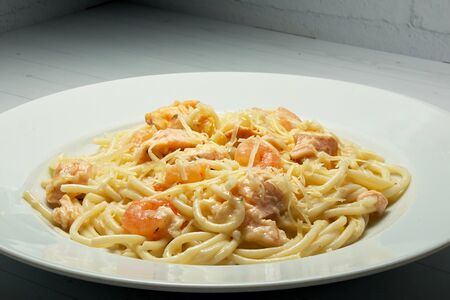 Паста с креветками и семгой