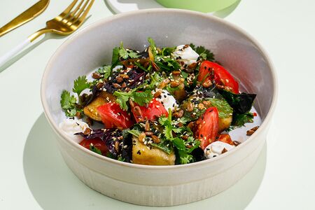 Салат с хрустящими баклажанами