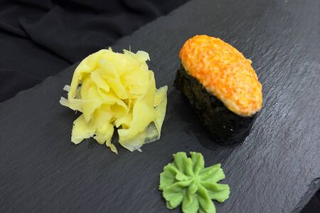 Суши Запеченные под Яки соусом (угорь)